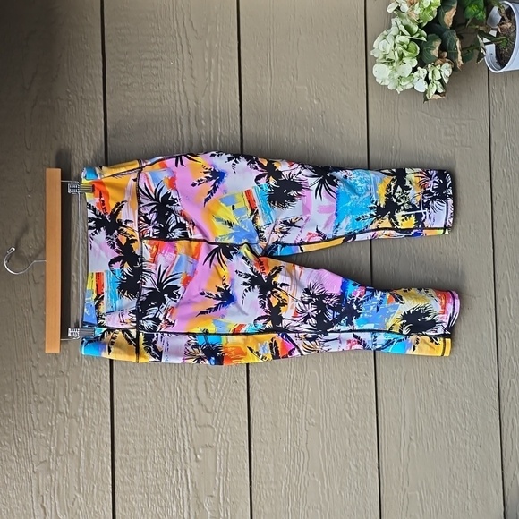 Torrid Performance Core Capri Active Legging With Side Pockets 2x - Picture 12 of 13